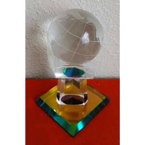 VTG Crystal World Globe in Hand Paperweight Beautiful Cut&Etched Clear Crystal
